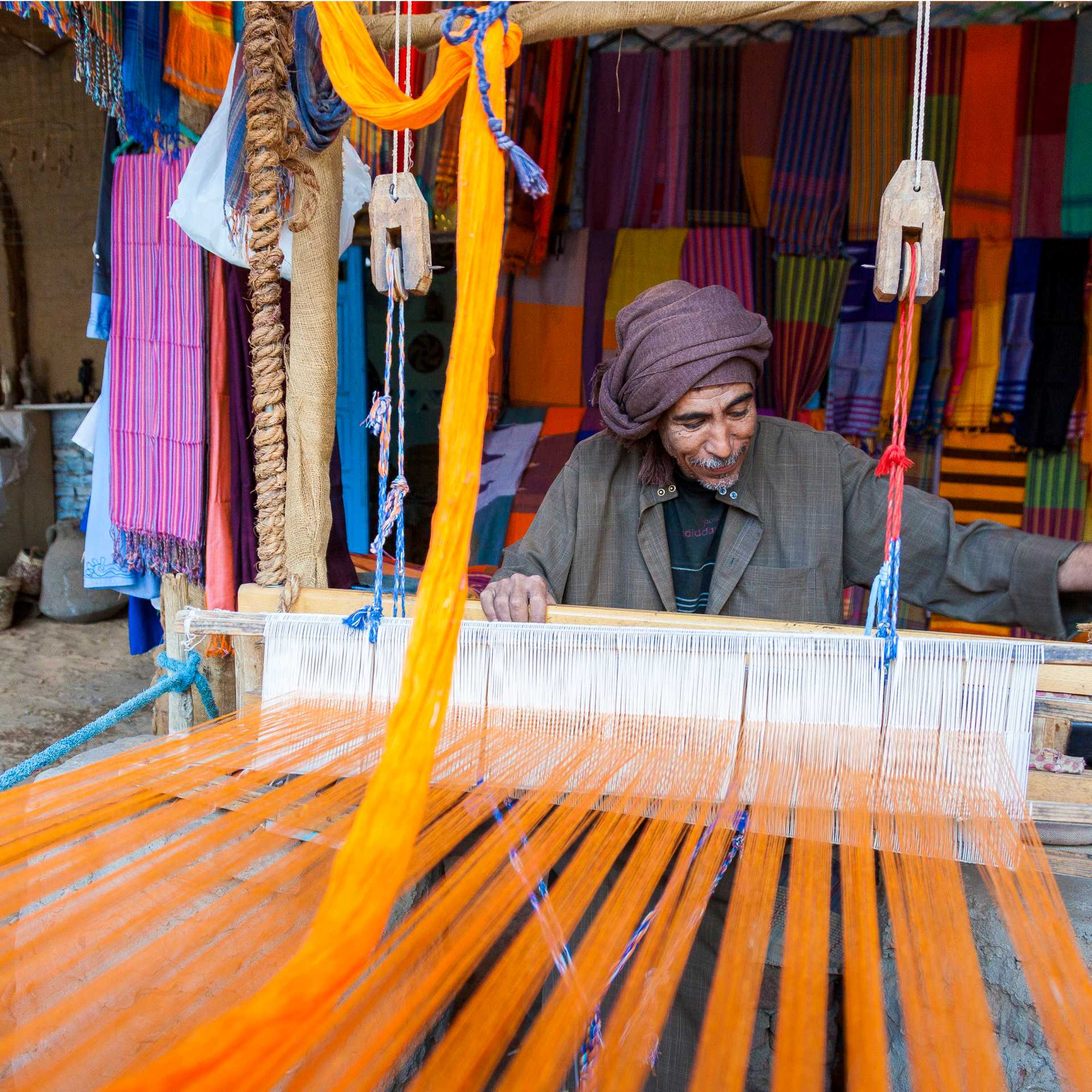 Egyptian weaver working on his loom | Richard I'Anson