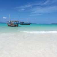 Walking the white beaches of Zanzibar | Marta Ticha