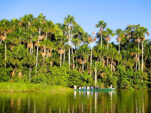 Students take an Amazon cruise on their educational travel trip in Peru&#160;-&#160;<i>Photo:&#160;Drew Collins</i>