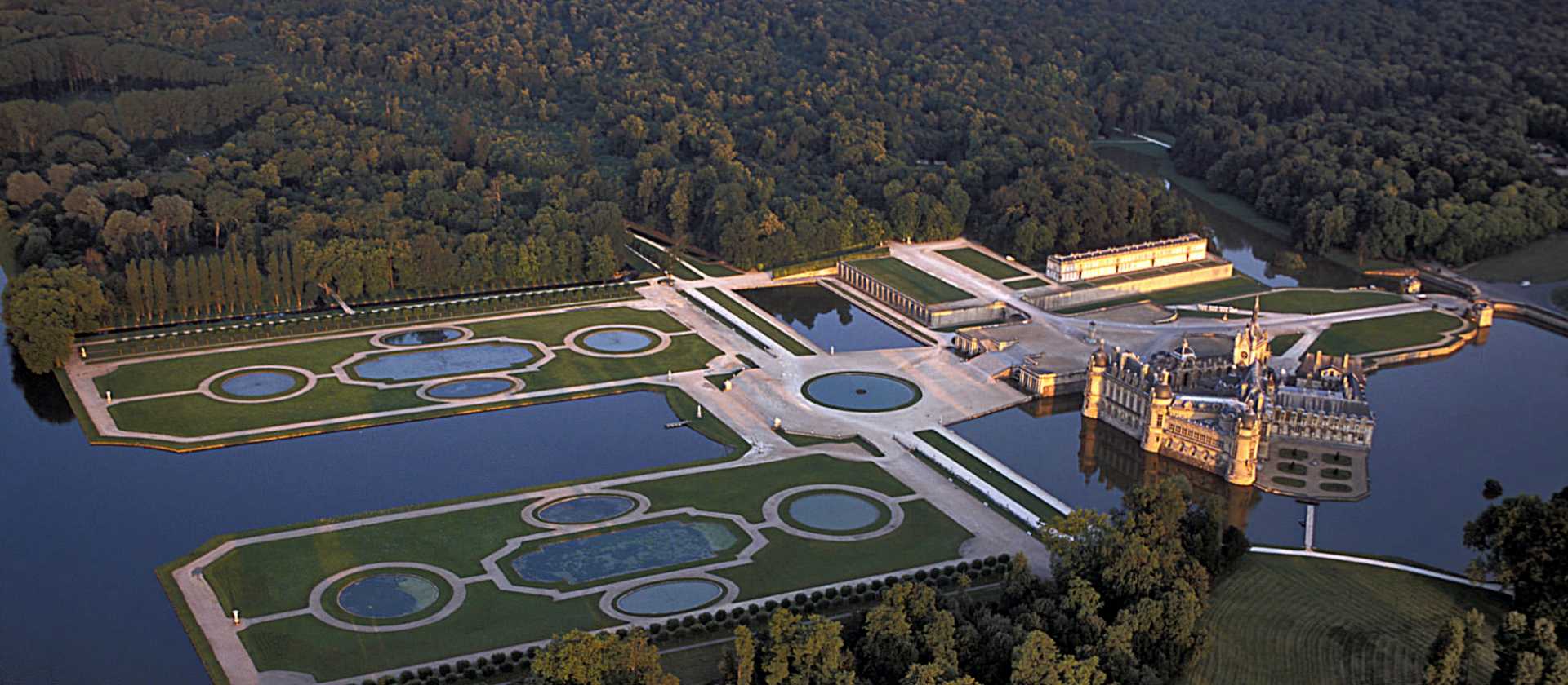 See the magnificent Chateau de Chantilly on a trip in Northern France