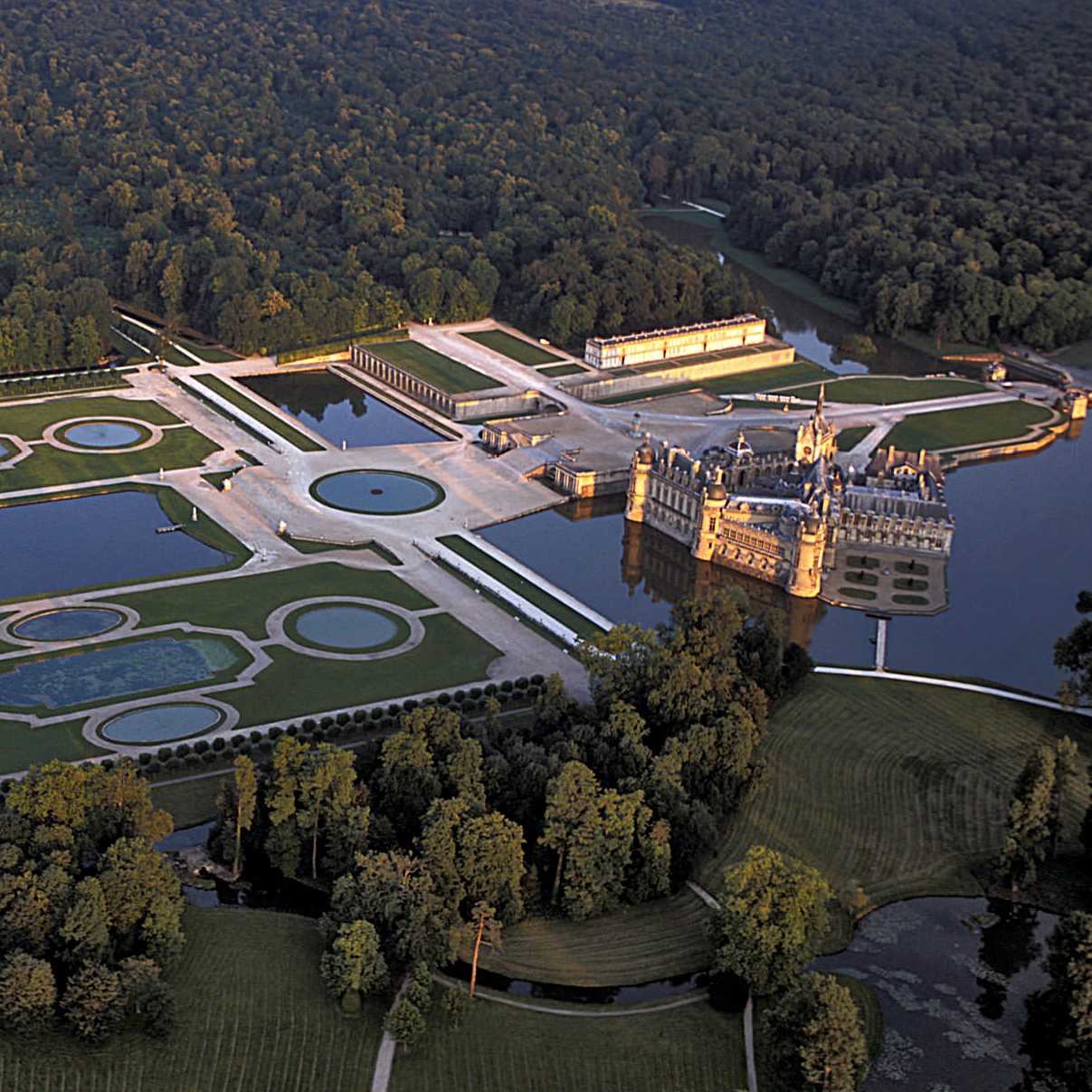 See the magnificent Chateau de Chantilly on a trip in Northern France