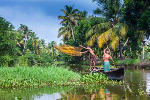 Villagers fishing in the backwaters near Kerala&#160;-&#160;<i>Photo:&#160;Richard I'Anson</i>
