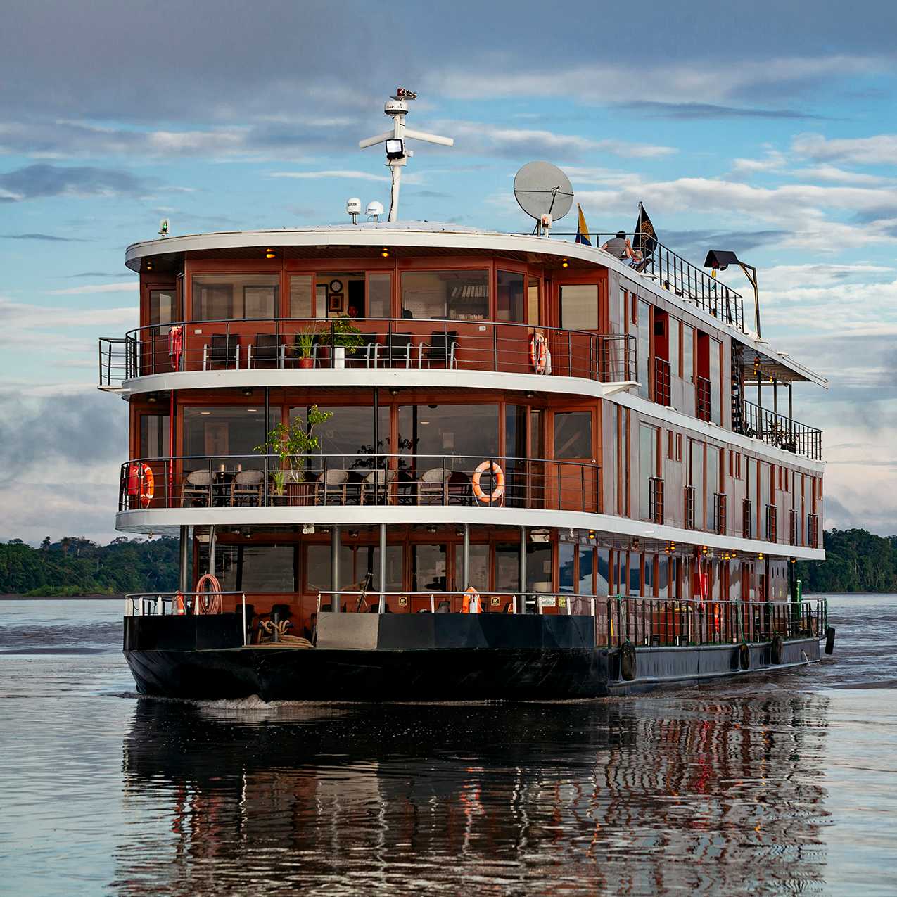The comfortable Anakonda is the perfect way to explore the Ecuadorian Amazon