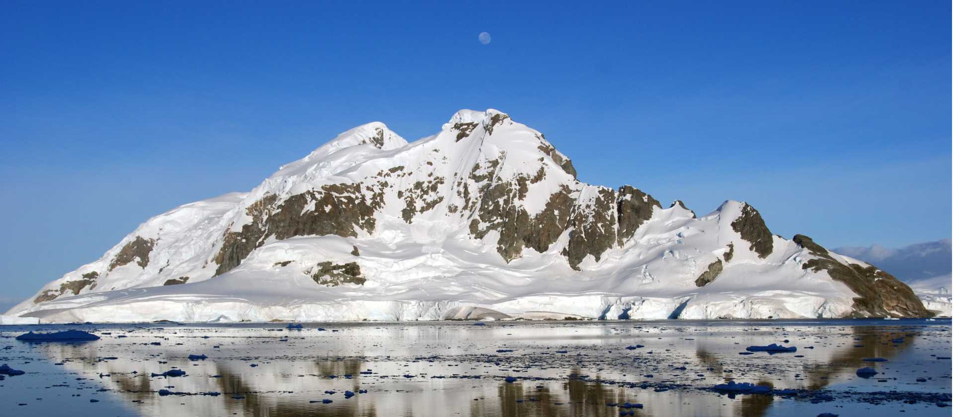 Majestic scenery abounds in the Antarctic Peninsula | Eve Ollington