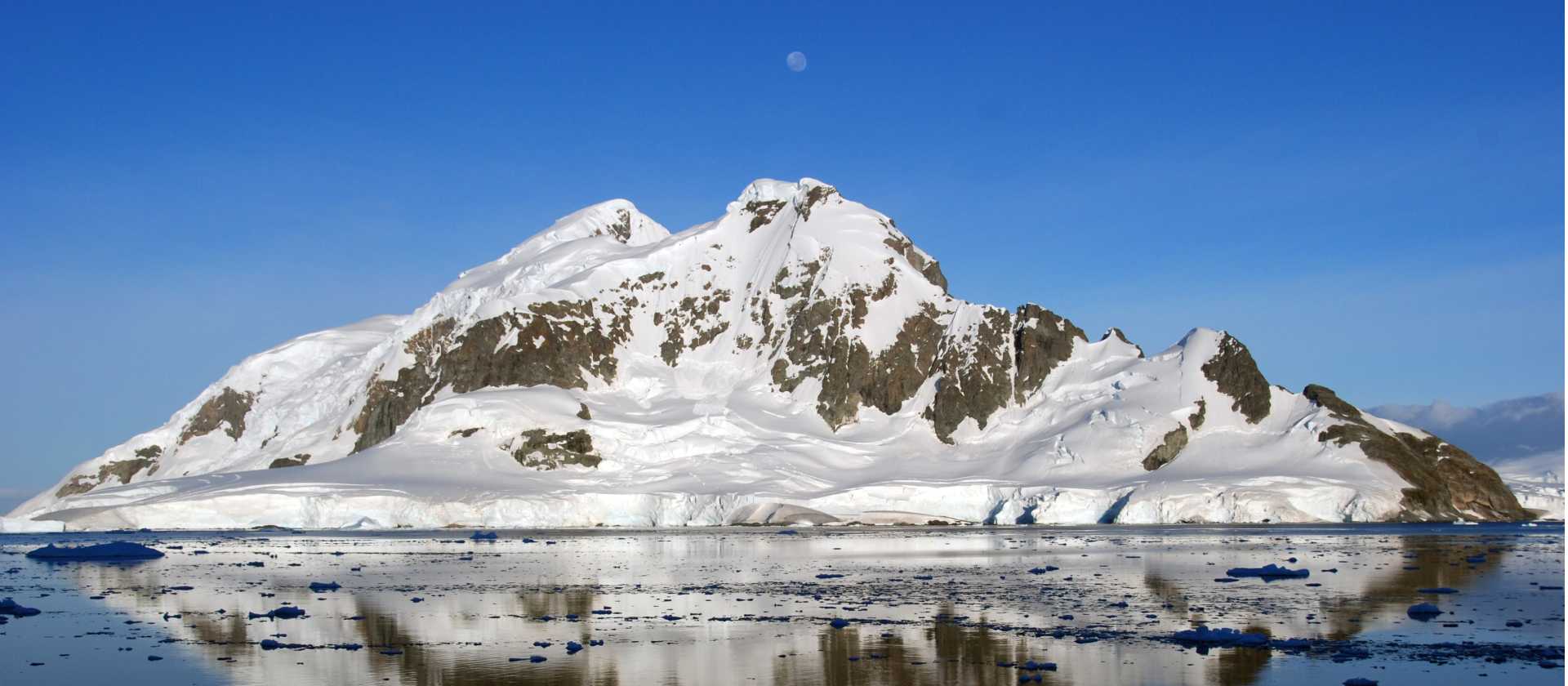 Majestic scenery abounds in the Antarctic Peninsula | Eve Ollington