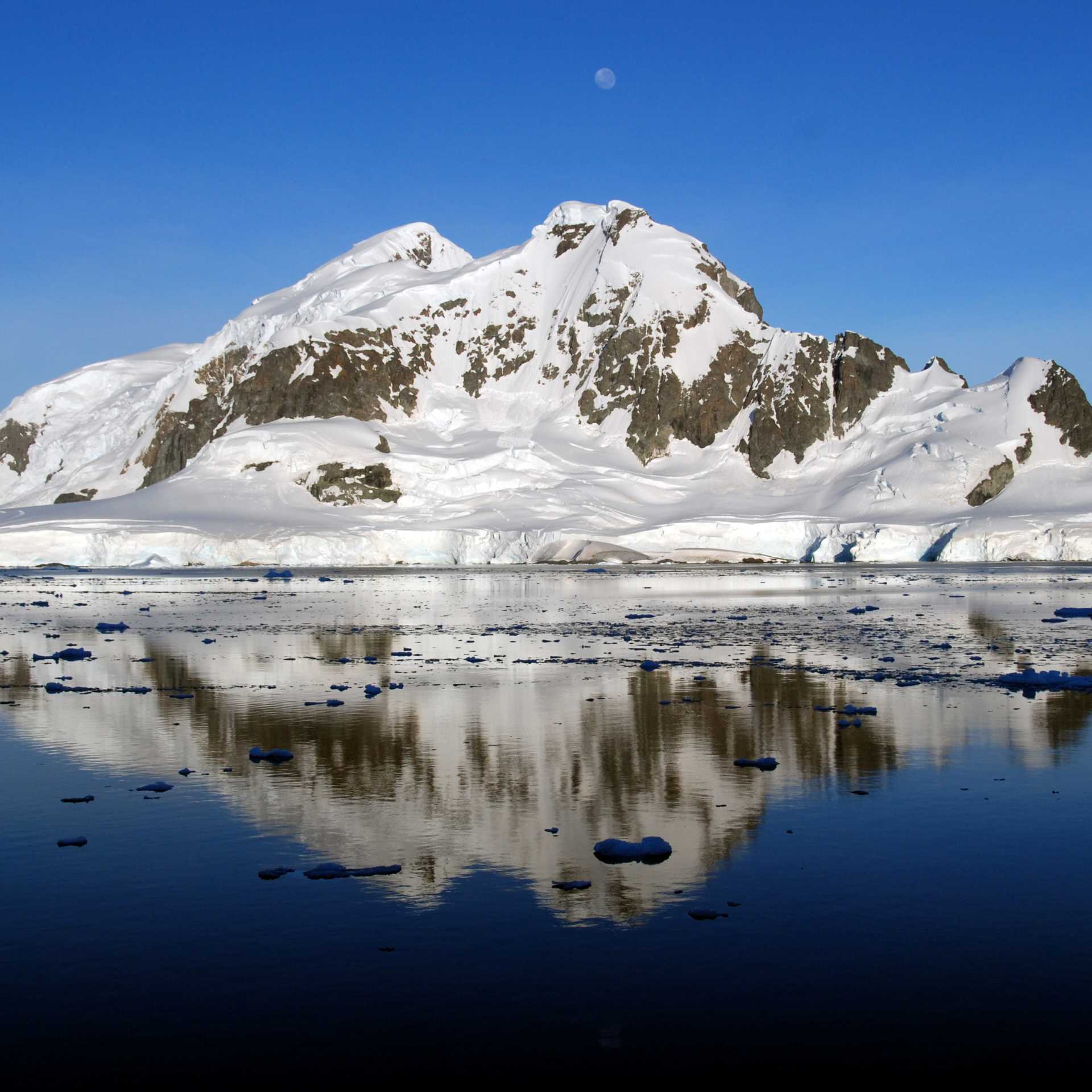 Majestic scenery abounds in the Antarctic Peninsula | Eve Ollington
