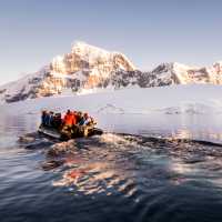 Zodiac cruising in Antarctica | Dietmar Denger