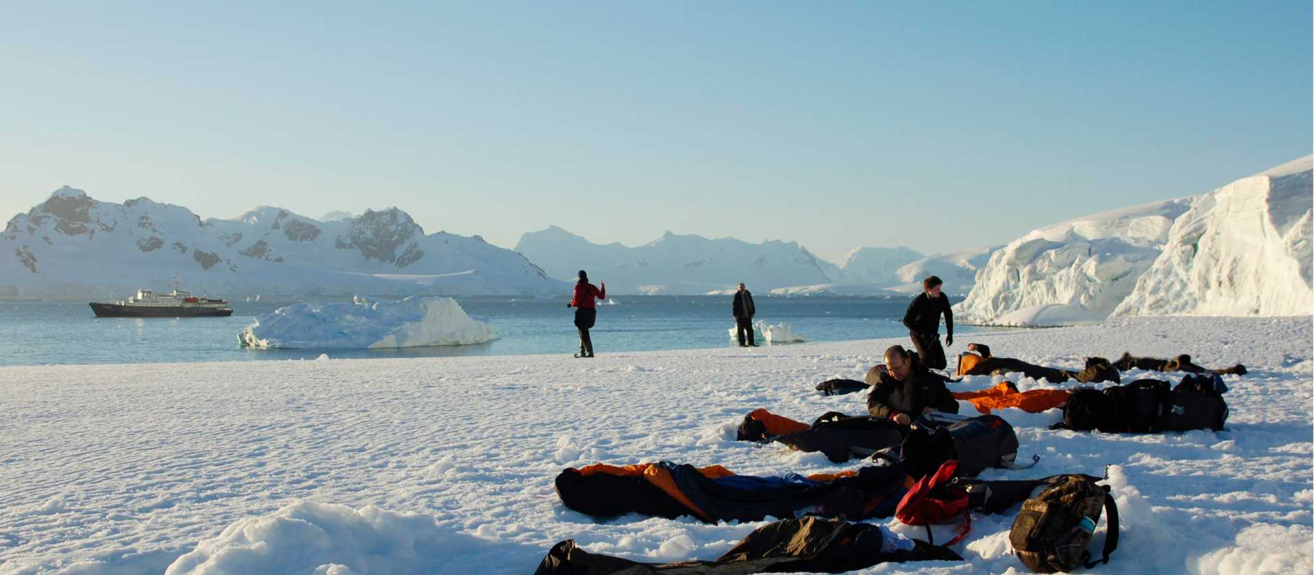 Camping on the white continent | Elke Lindner