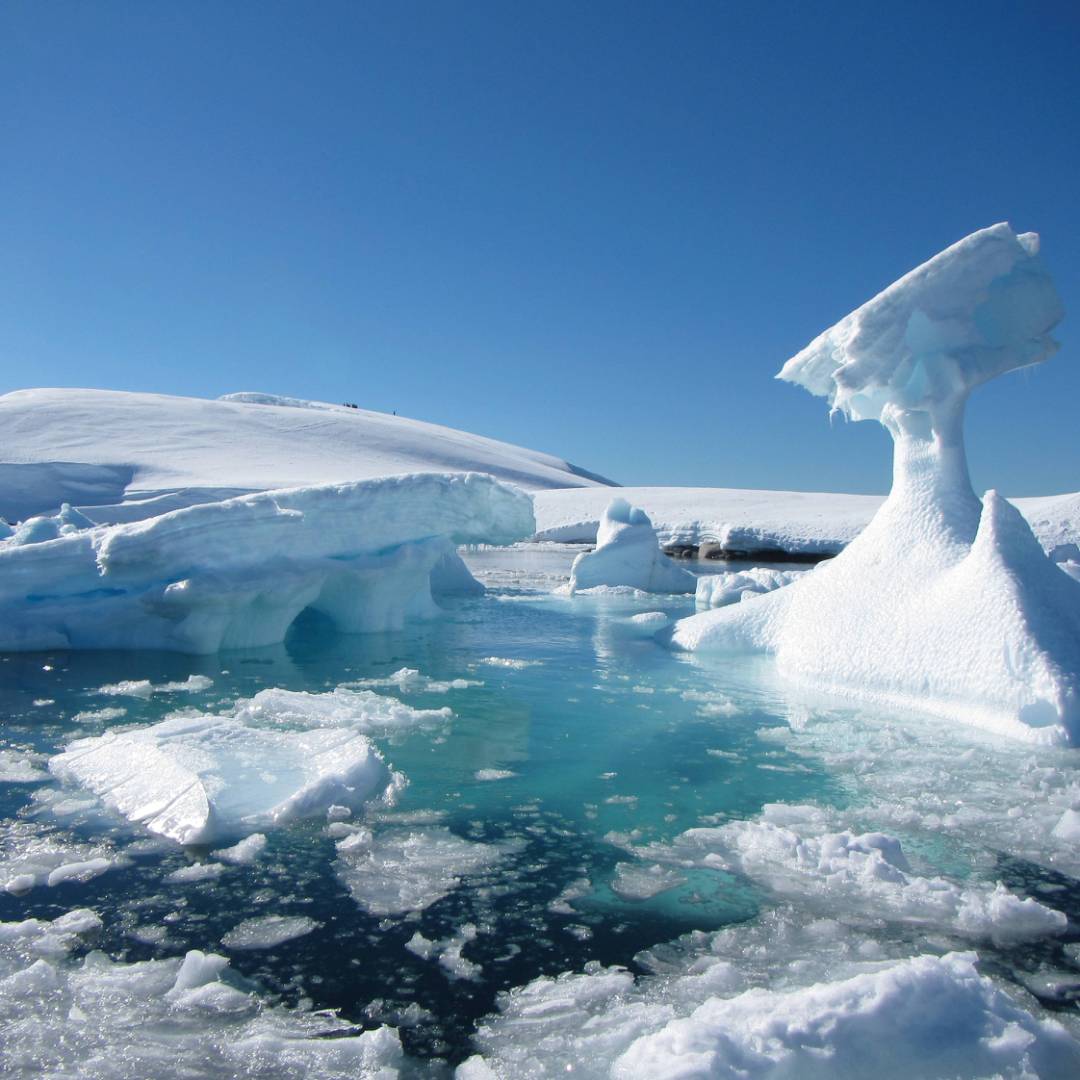 Iceberg scenery, Antarctic peninsula | Learna Cale