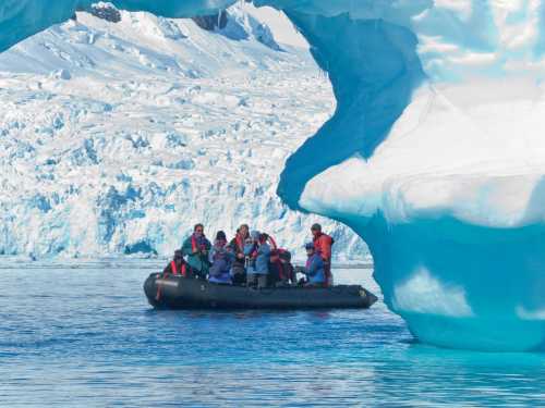 Zodiac cruising in the Antarctic Peninsula |  Peter Walton