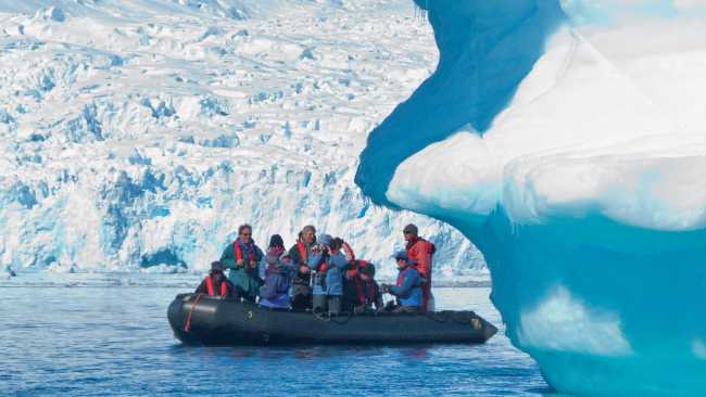 Zodiac cruising in the Antarctic Peninsula | Peter Walton
