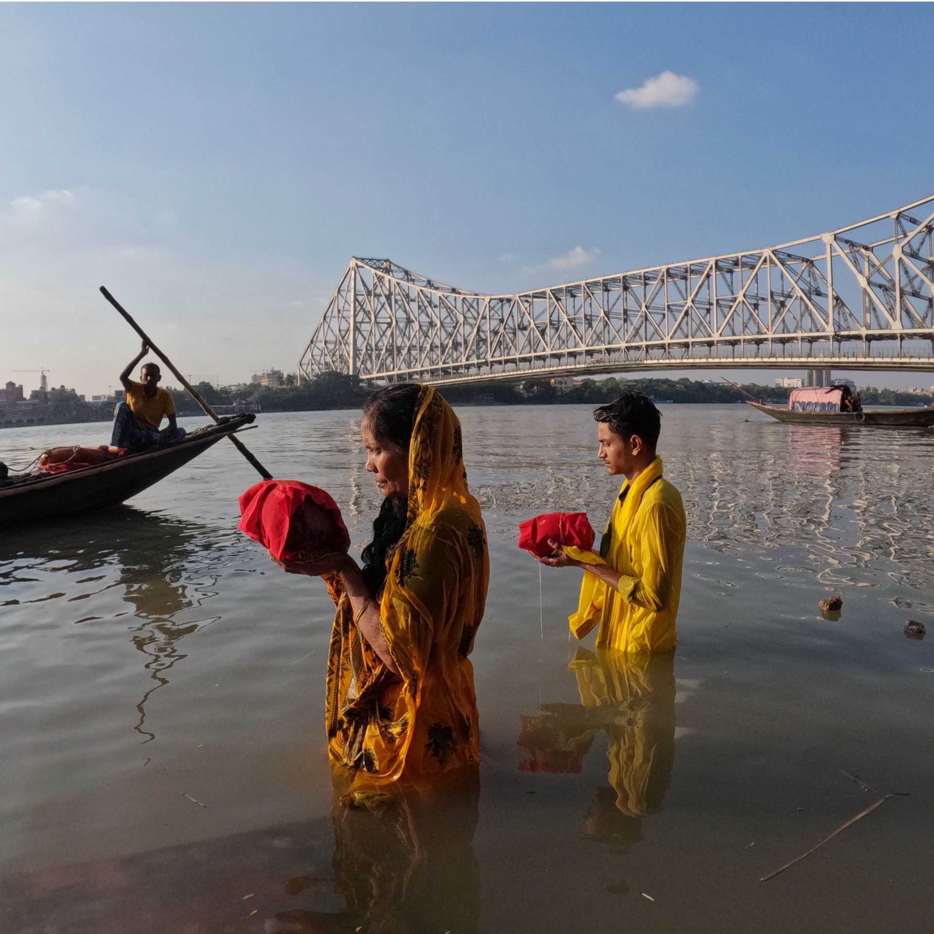Howrah Bridge, also known as Rabindra Setu, spanning the Hooghly River in West Bengal, India.
