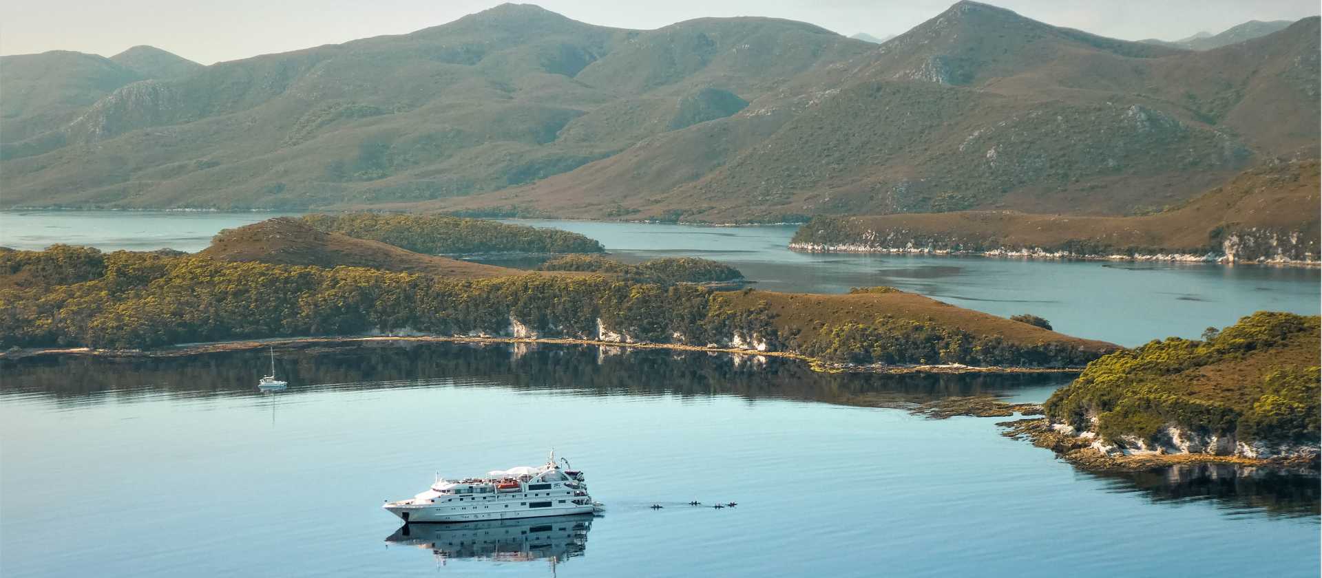 Coral Discoverer in Bramble Cove