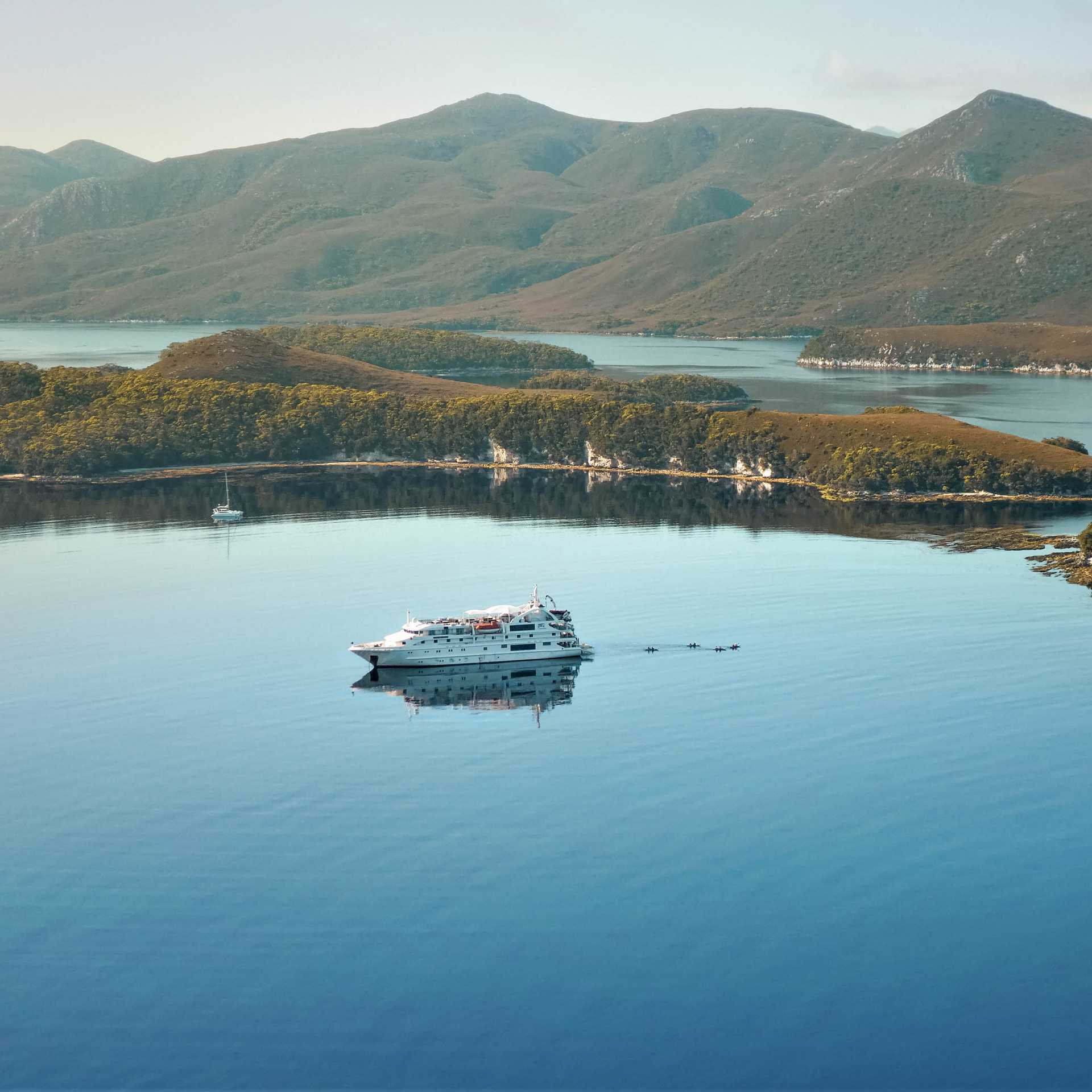 Coral Discoverer in Bramble Cove