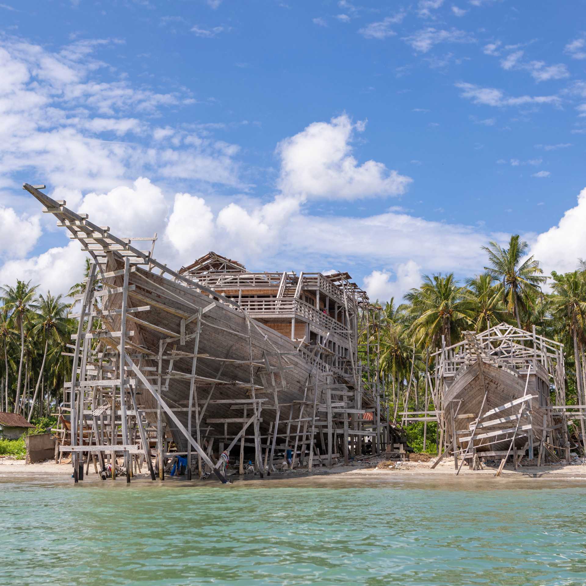 Phinisi building in Tana Beru