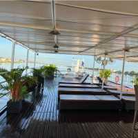 Lounge and outdoor area