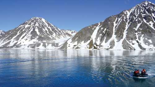 Pristine weather as we explore Svalbard by zodiac | Gesine Cheung