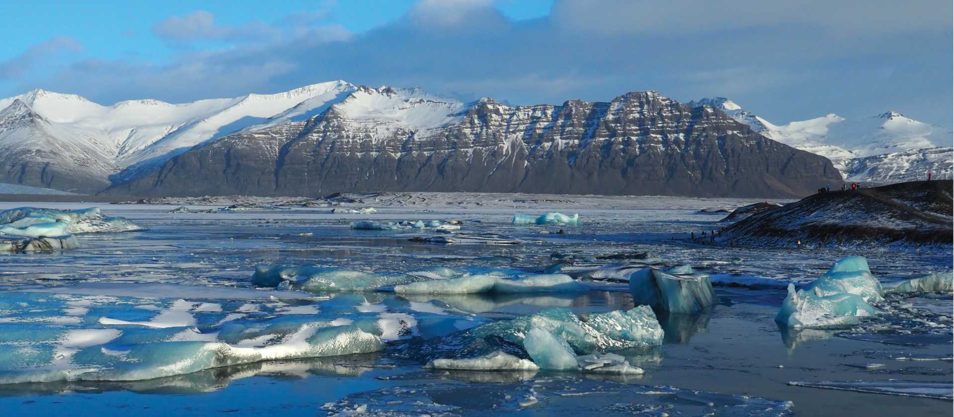 Stunning colours exploring Glacier Lagoon Jökulsárlón | Robyn Lyons