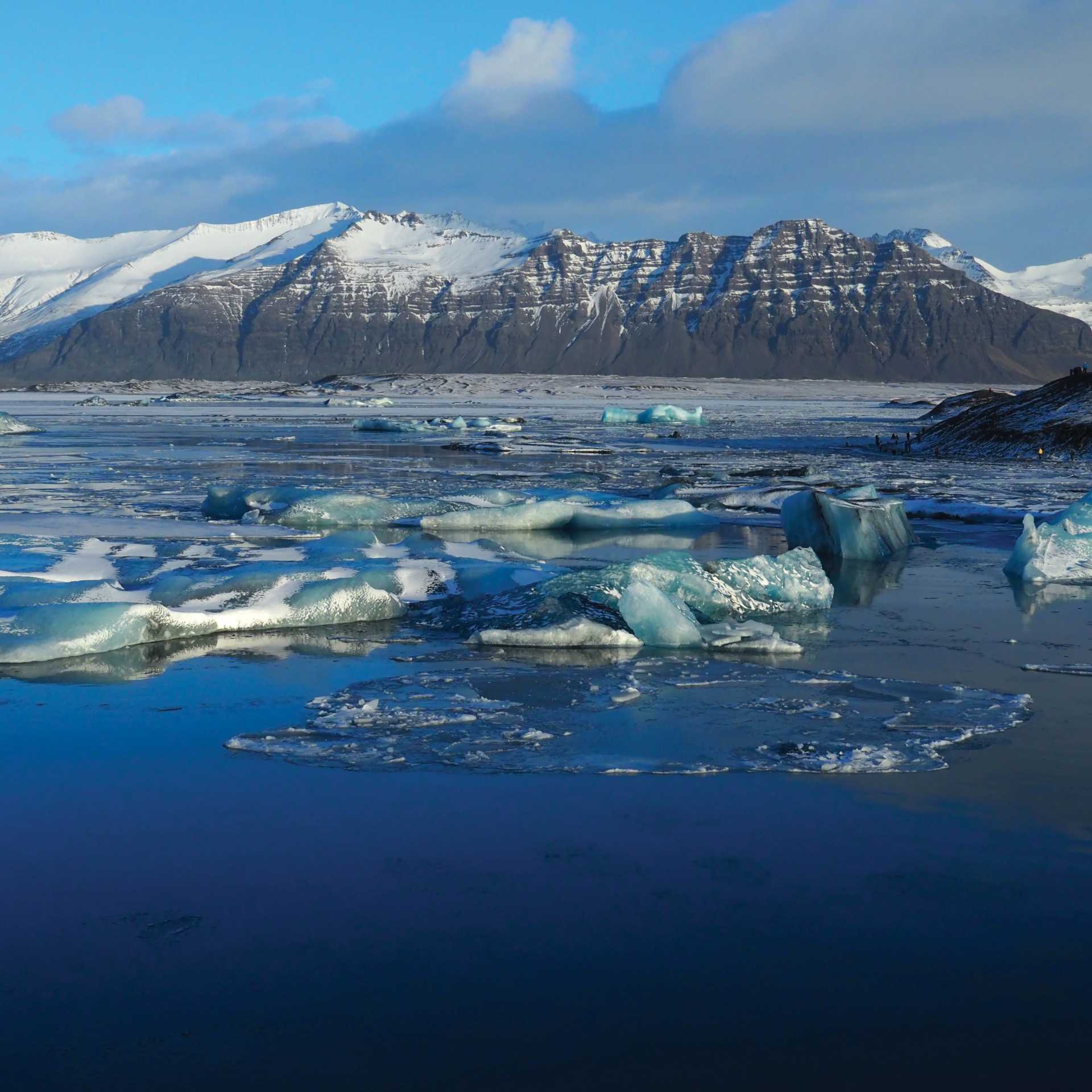 Stunning colours exploring Glacier Lagoon Jökulsárlón | Robyn Lyons