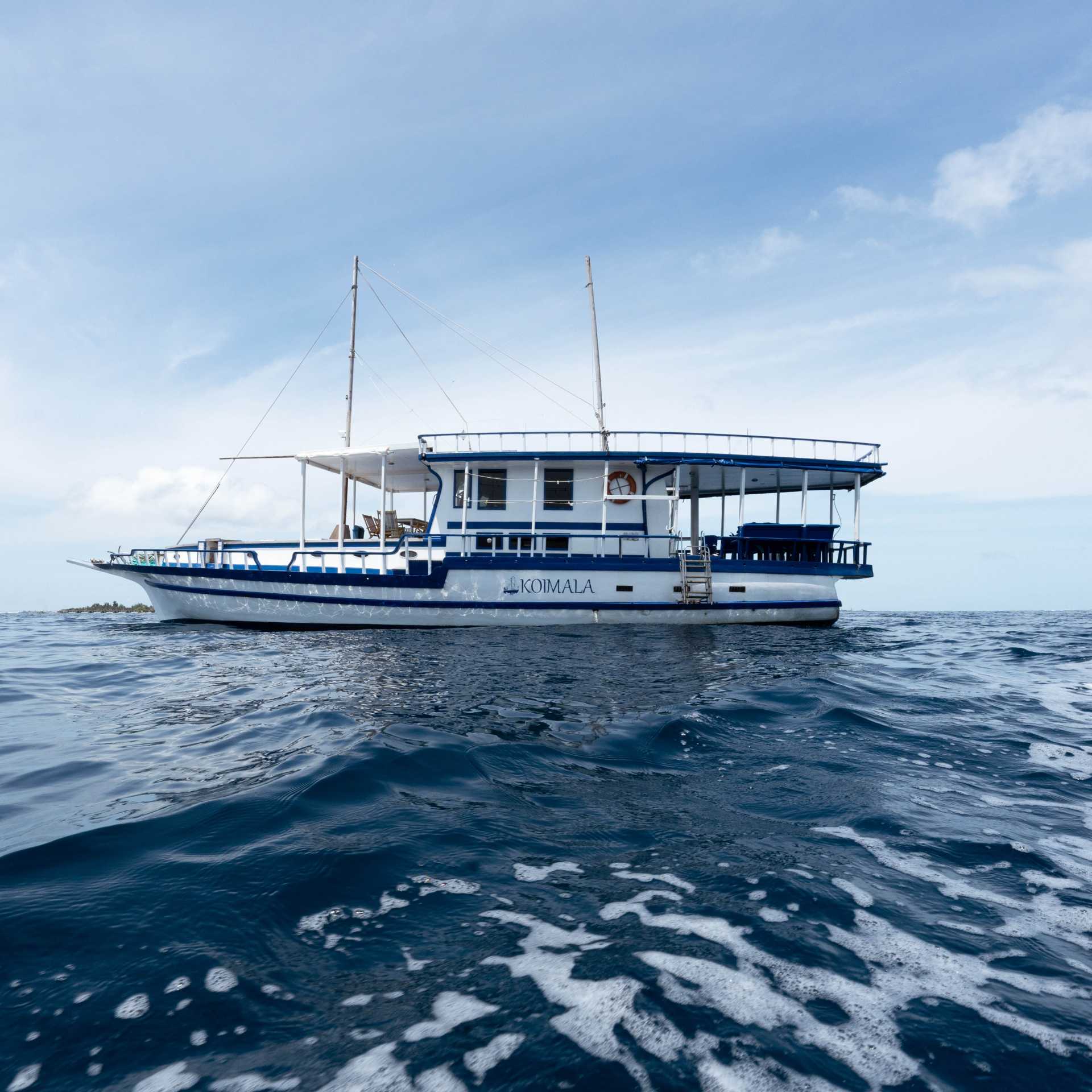 Traditional dhoni cruise, Maldives