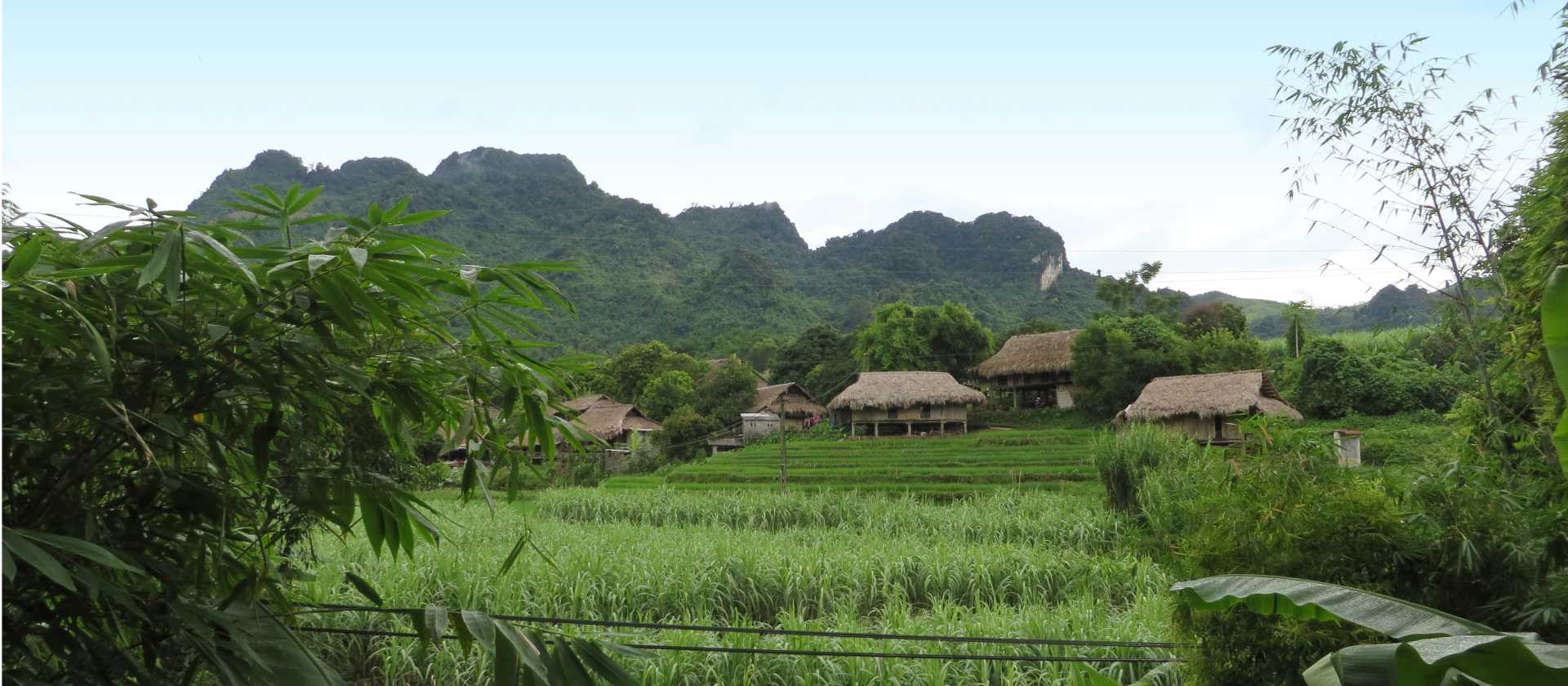 A local Moung village along the Red River