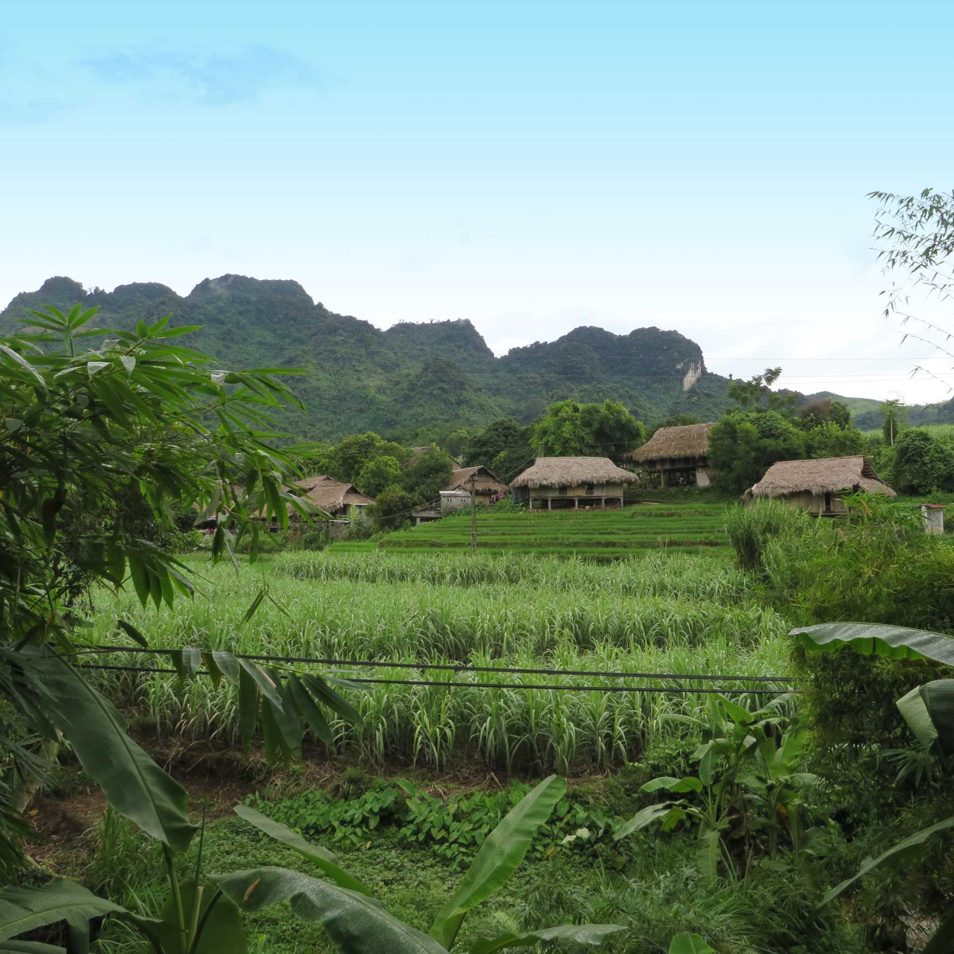 A local Moung village along the Red River