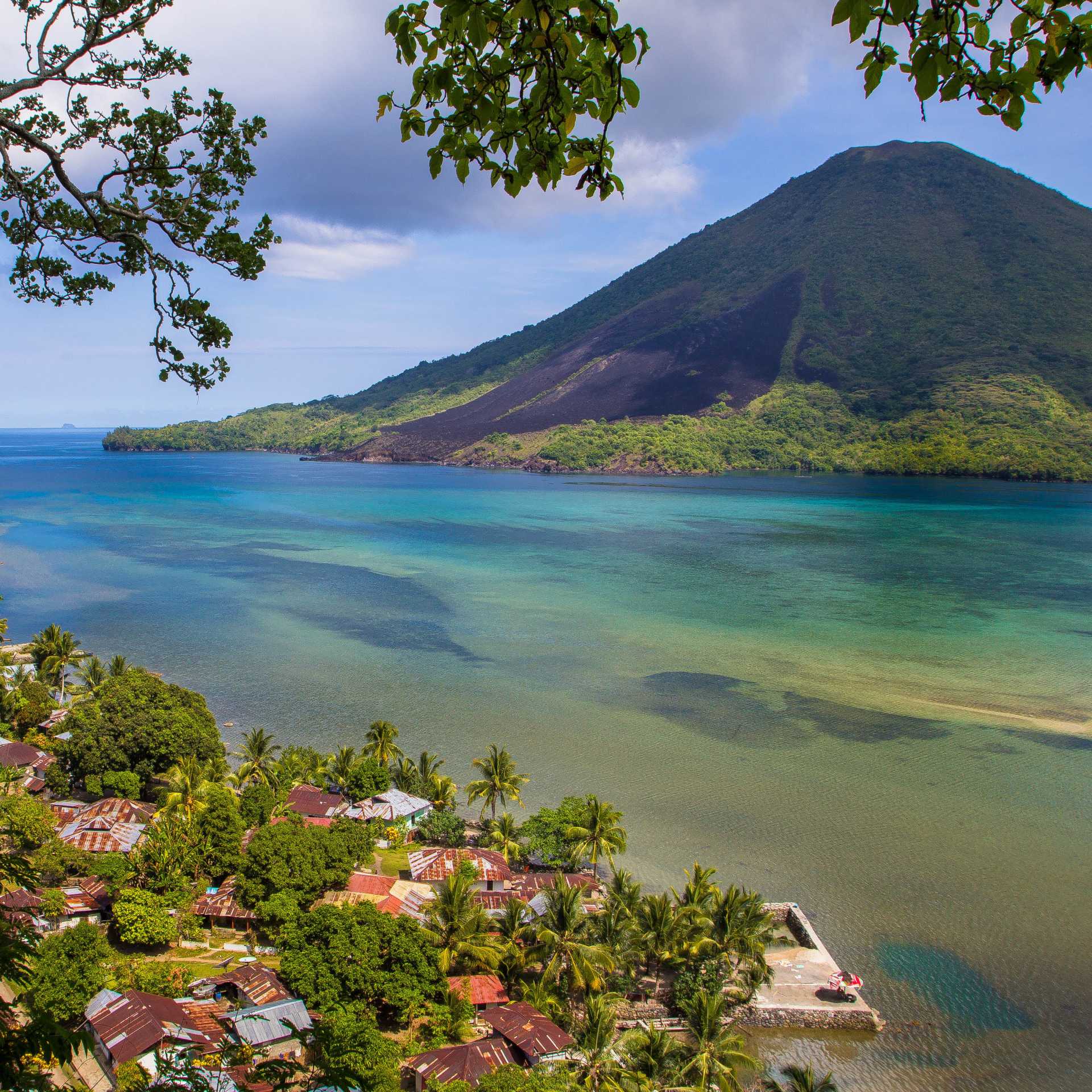 Gunung Api Volcano, Banda islands