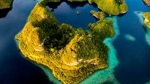 The incredible landscape of Raja Ampat | George Karbus Photography