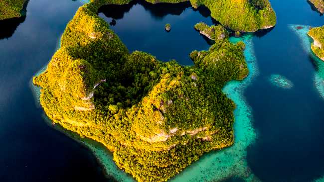 The incredible landscape of Raja Ampat | George Karbus Photography