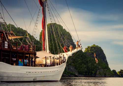 Life onboard Katharina in Raja Ampat - <i>Photo: George Karbus Photography</i>