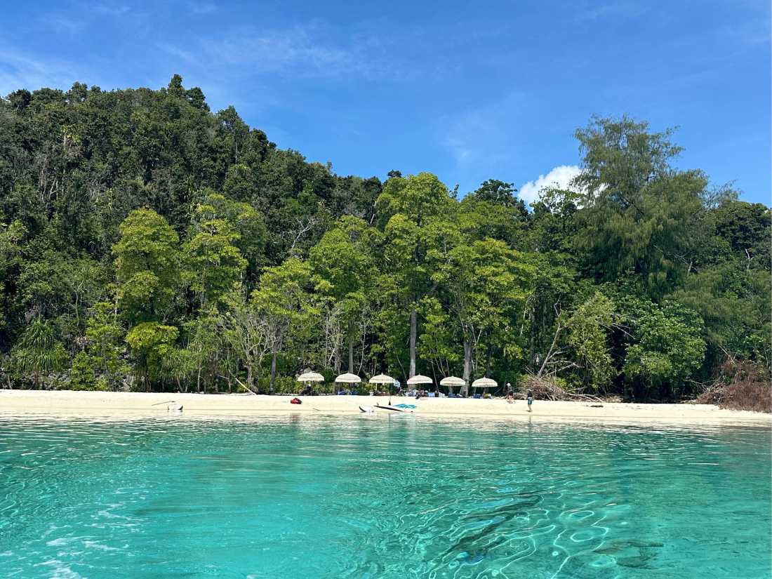 Snorkelling and relaxation on Hiriuli Island, Raja Ampat |  Rachel Imber