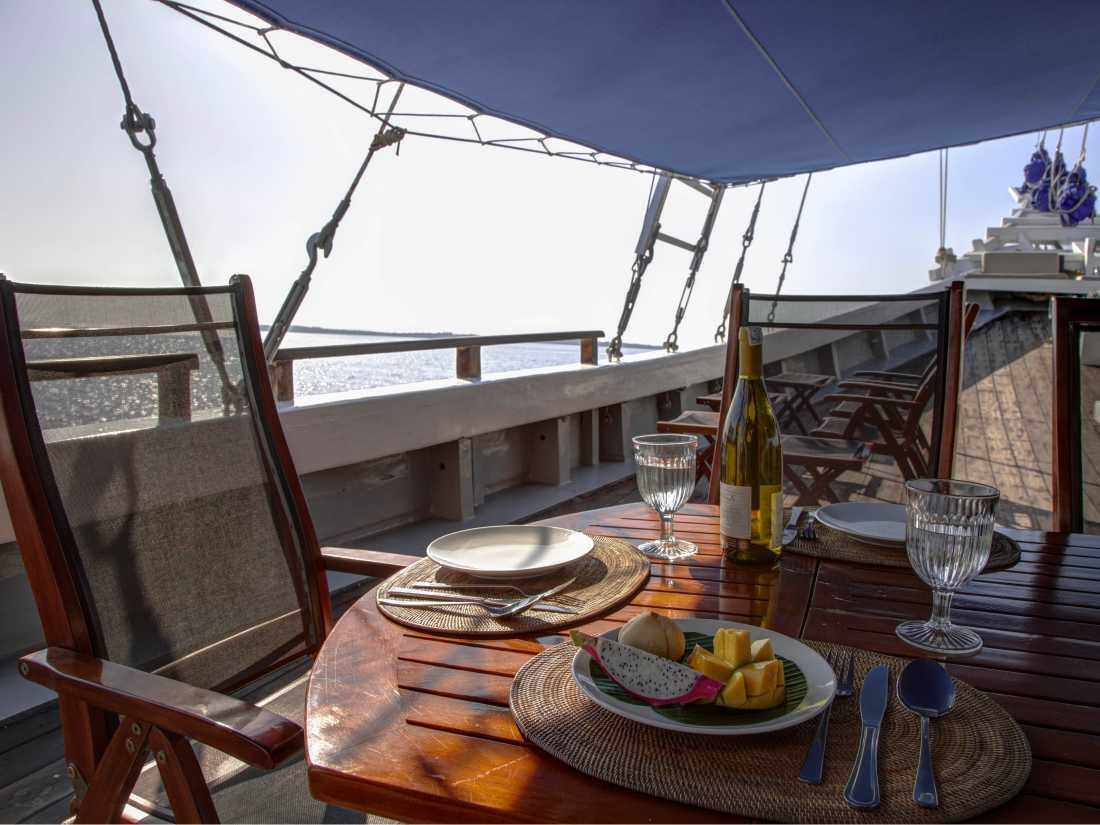 Lunch on deck Ombak Putih