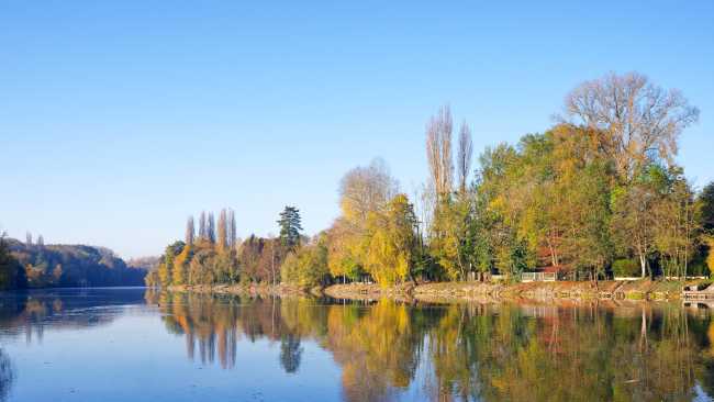 Auvers-sur-Oise, on the Oise River