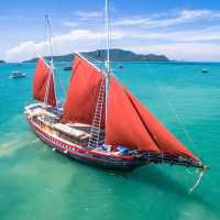Phinisi Sails up