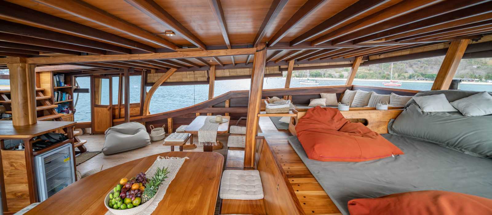 Communal deck area aboard The Jakaré