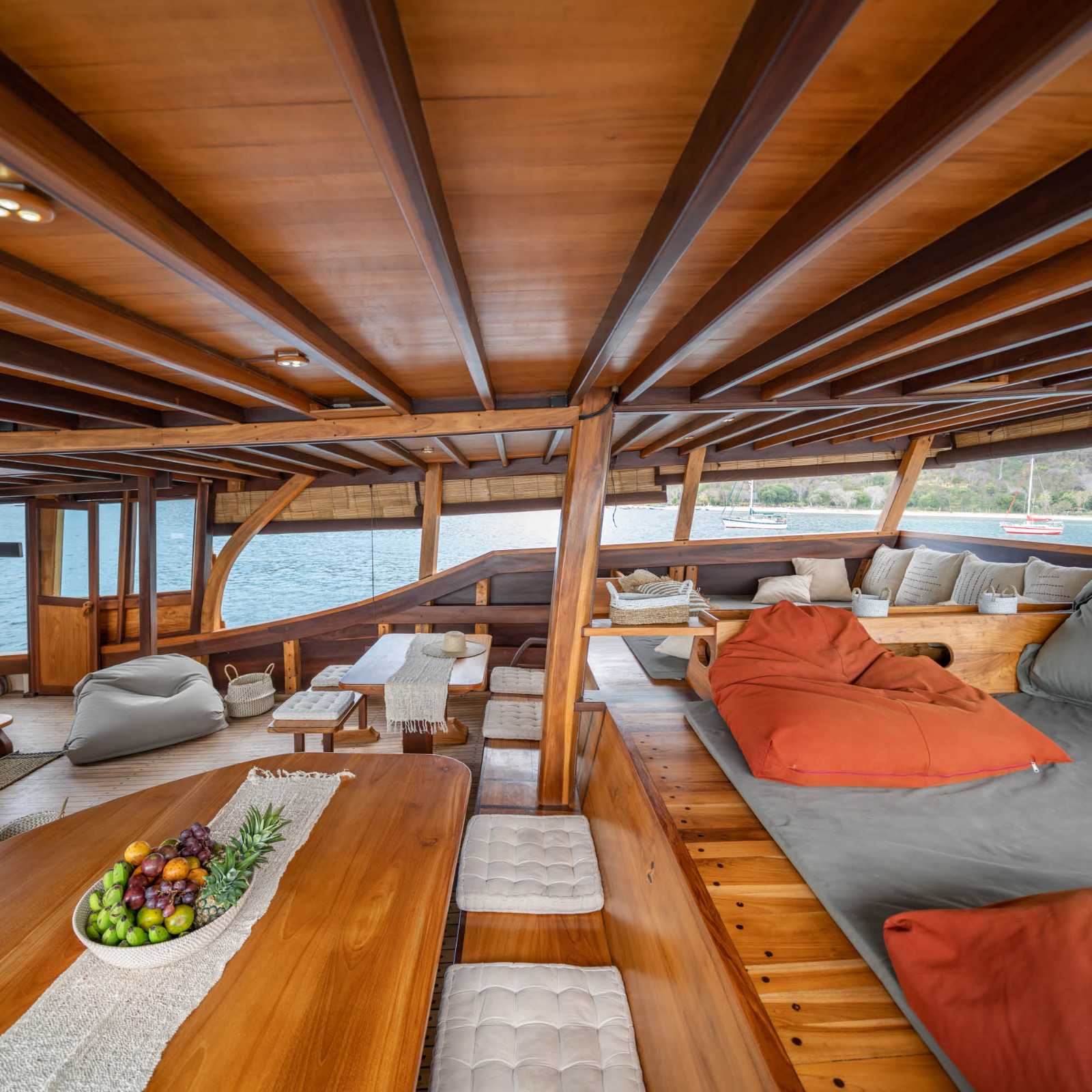 Communal deck area aboard The Jakaré