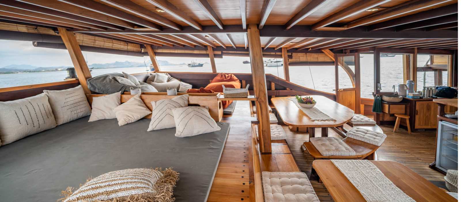 Communal deck area aboard The Jakaré