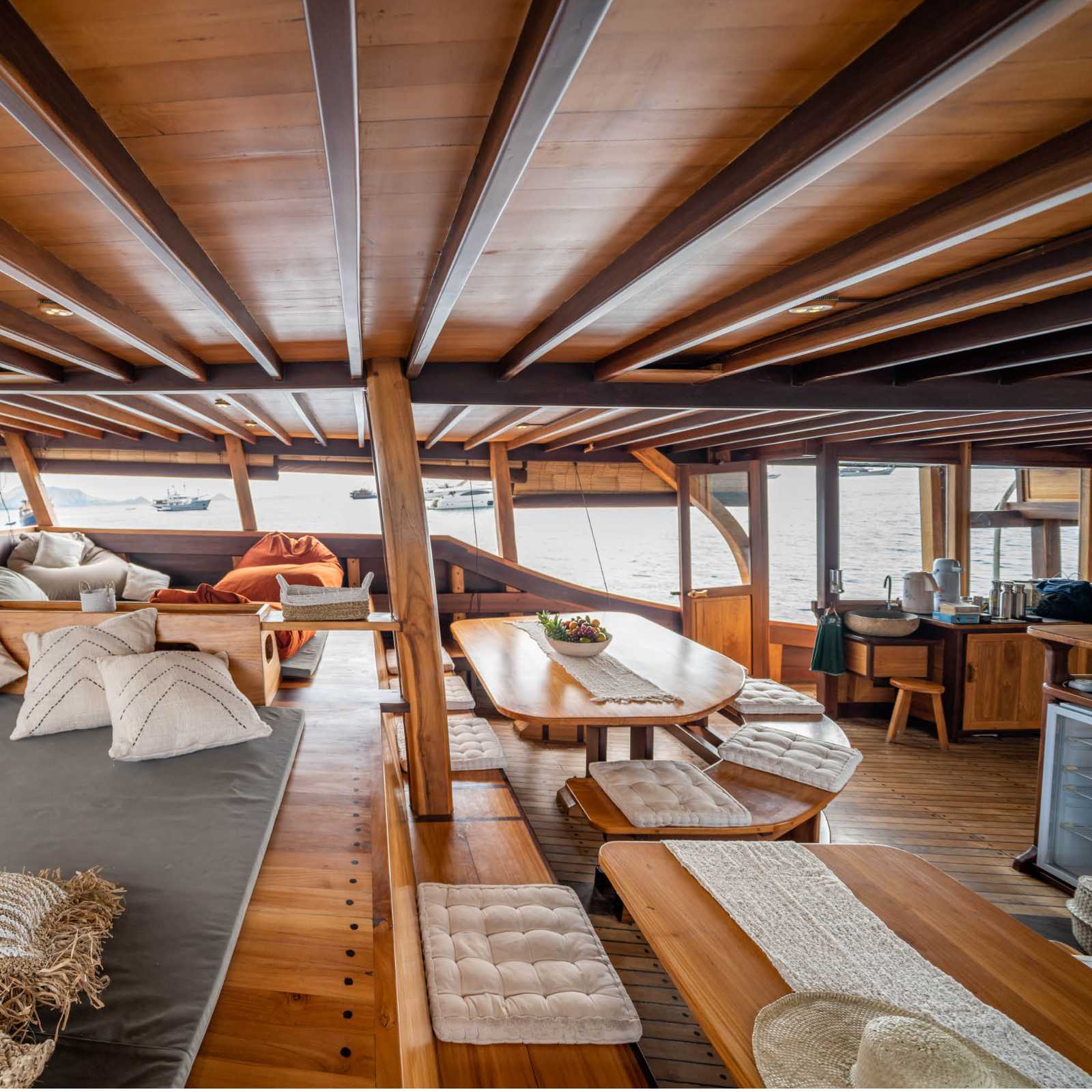 Communal deck area aboard The Jakaré