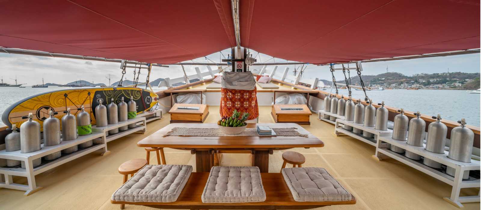 Communal deck area aboard The Jakaré