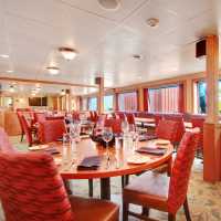 Relaxed onboard dining
