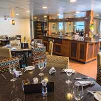 Relaxed dining onboard