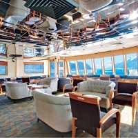 Discover more about the places you visit with lectures in the lounge area