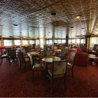 Discover more about the places you visit with lectures in the lounge area