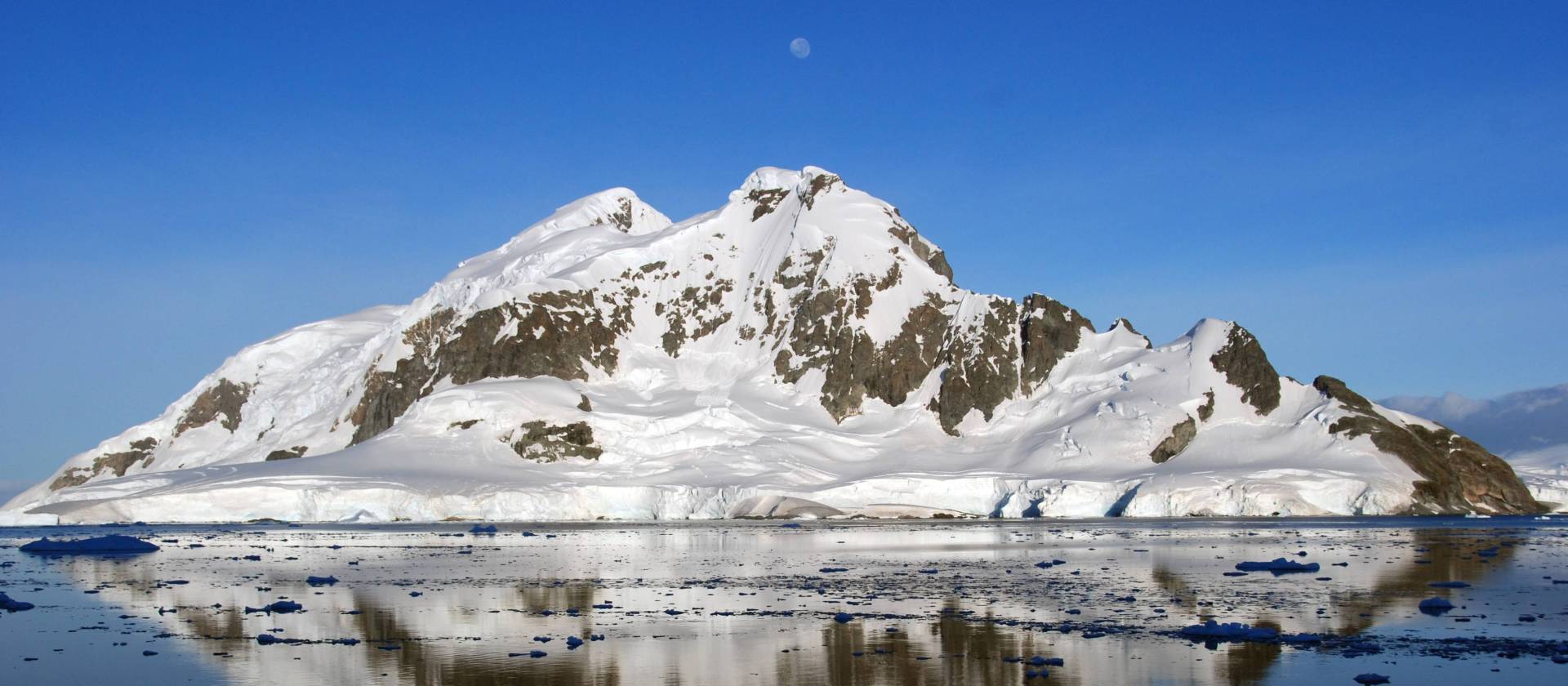 Majestic scenery abounds in the Antarctic Peninsula | Eve Ollington