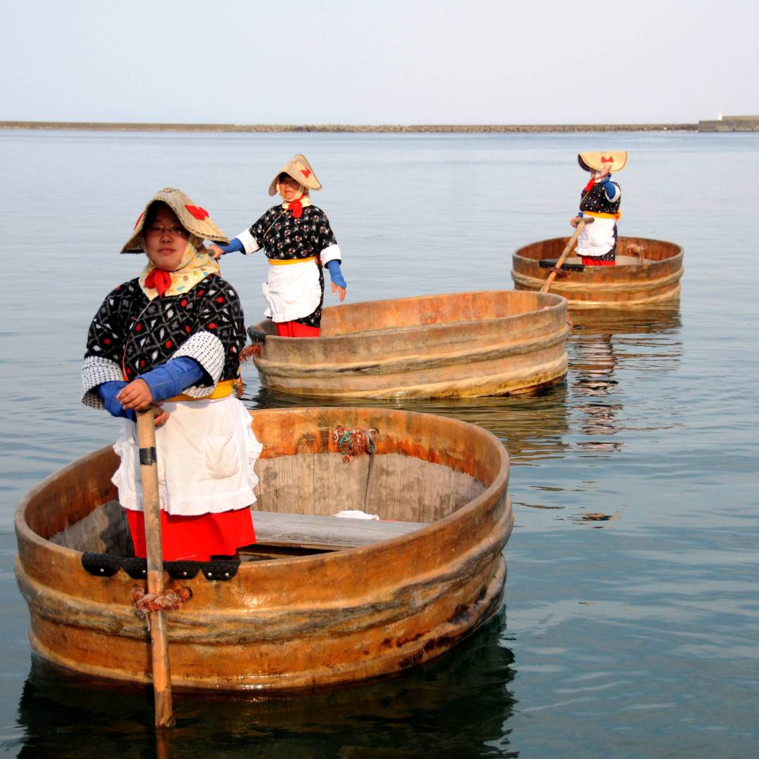 Traditional Taraibune tub boats, Sado Island | Aaron Russ