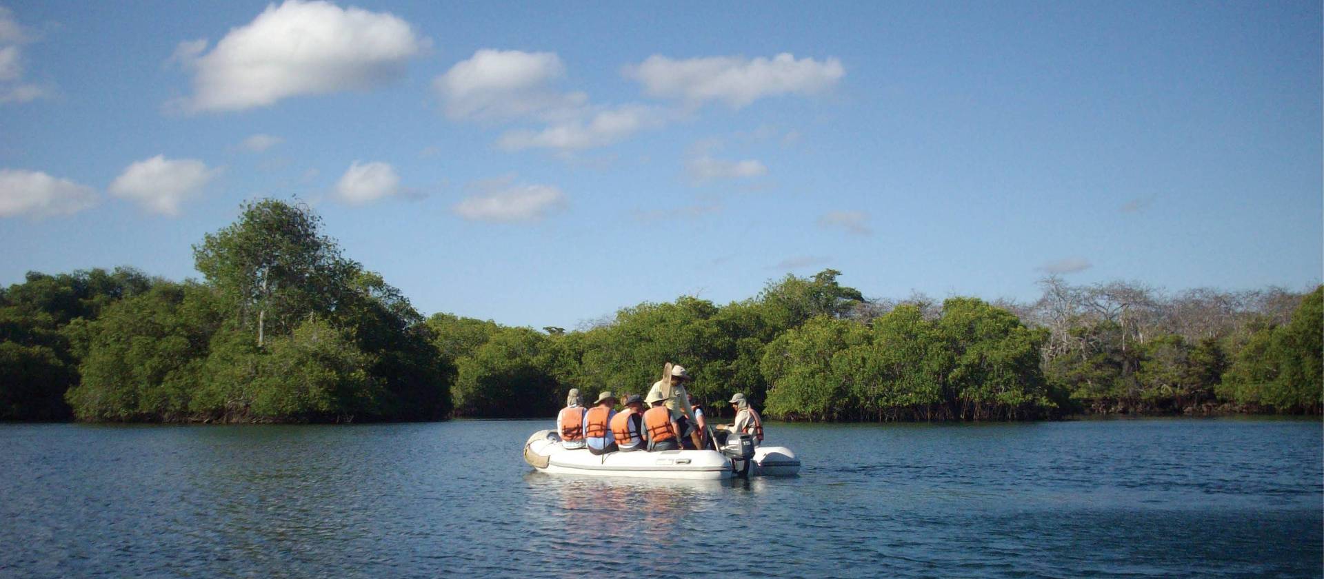 Zodiac cruising through the Galapagos Islands | Marta Ticha