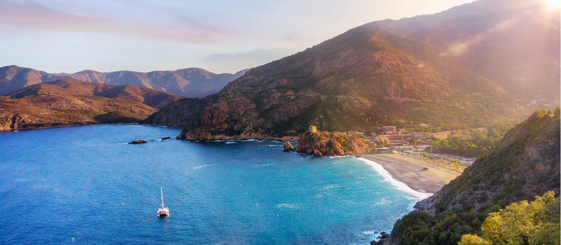 Enjoy a great meal at one of the seaside restaurants of Porto, Corsica | Hendrik Cornelissen