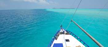 Sailing in the Maldive on a dhoni cruise